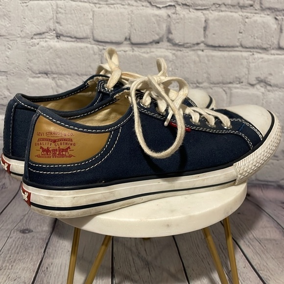 Levi's Low Top Sneakers -Navy and white with Levi's Logo Size 5 kids (7womens) - Picture 2 of 7